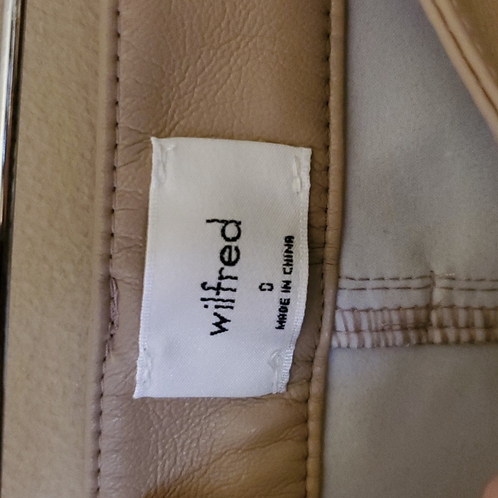 Wilfred Aritzia The Melina Cropped Vegan Leather Pant In Sand Bluff Size 0 NWT - Picture 11 of 13